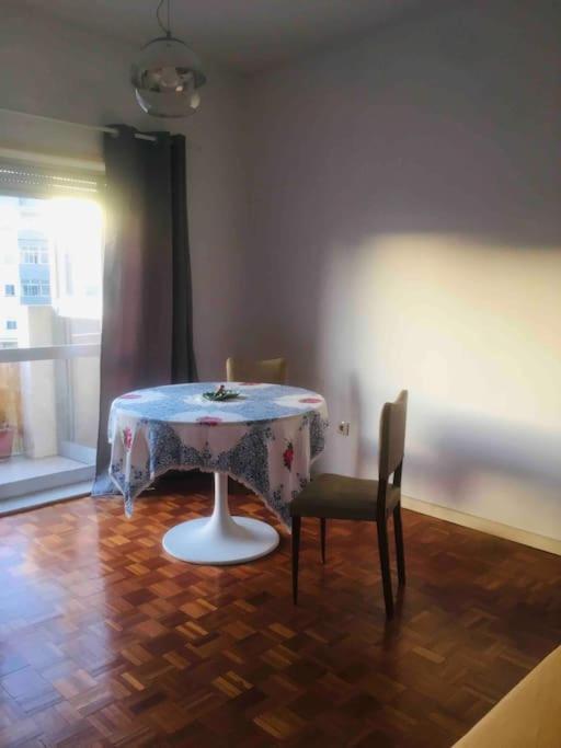 26/3 Casa Da Musica Apartment Porto Luaran gambar