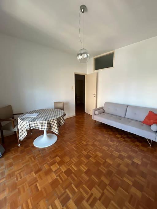 26/3 Casa Da Musica Apartment Porto Luaran gambar