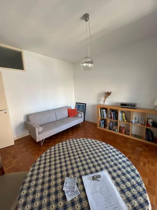 26/3 Casa Da Musica Apartment Porto Luaran gambar